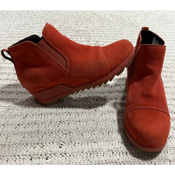 Sorel Evie Chelsea Boots Suede Leather Pull On NL4910-849 Womens Sz 9 WarpRed - Picture 1 of 11